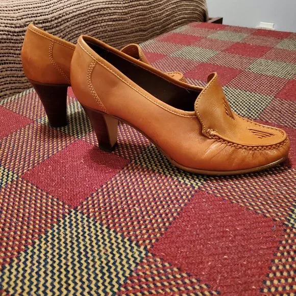 Bellini | Leather Heeled Loafer - Picture 3 of 6